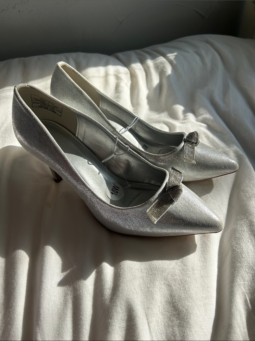 NWT Jones New York Silver Pointed-Toe Heels with Bow Accent